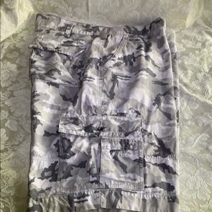 LEVI'S NWOT MENS Sz 42 HEAVY WEIGHT REINFORCED Gray Camouflage CARGO Shorts